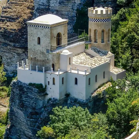 A Due Passi Dal Molino Homestay Valderice